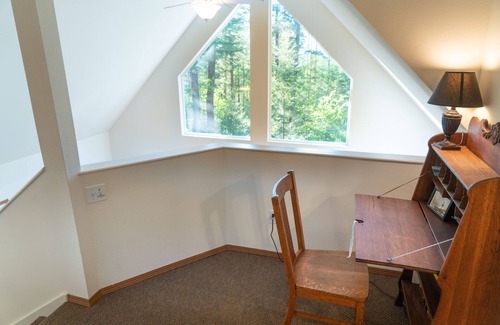 West Glacier House | Scenic House Located At The Doorstep to West Glacier National Park Entrancen