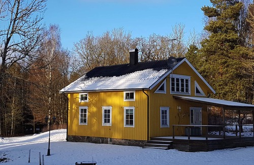 Lilla Edet O House | Scenic lake location with fishing, boat available for rent.