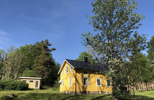 Lilla Edet O House | Scenic lake location with fishing, boat available for rent.