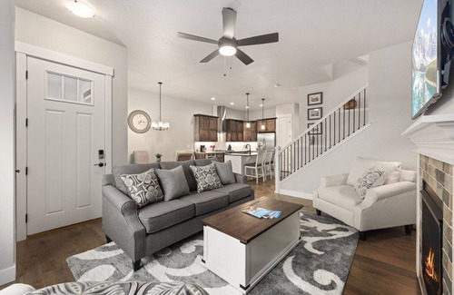Loveland House | Scenic Mountain Retreat – Golf, Pickleball, Relax