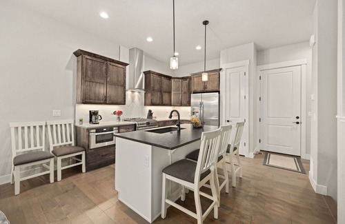 Loveland House | Scenic Mountain Retreat – Golf, Pickleball, Relax