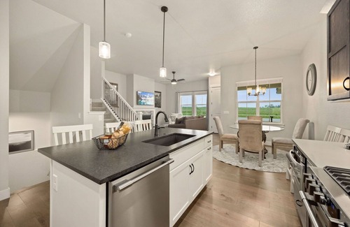 Loveland House | Scenic Mountain Retreat – Golf, Pickleball, Relax