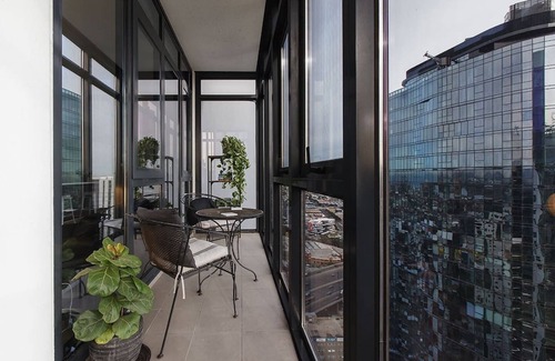 Southbank Apartment | Scenic Penthouse Living in the Heart of Melbourne