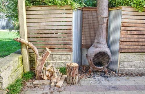 Mount Helen House | Scenic pet friendly home that sleeps 10