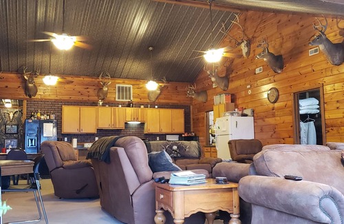 Pearl Cabin | Scenic river bluff view with privacy!