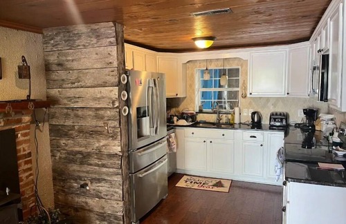 Parsons House | Scenic River Cabin Retreat Kayaks, Firepit, Hammock & Dog-Friendly Stay