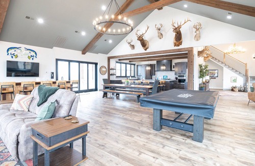Marion Cabin | Scenic River Front Lodge With A Fire Pit And Outdoor Kitchen