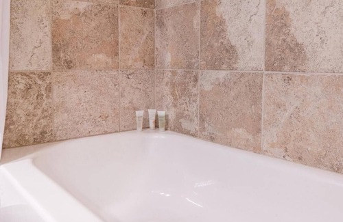Rancho Santa Fe House | Scenic Room in Rancho Santa Fe – Perfect for Golf & Leisure