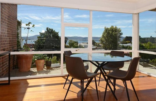Sandy Bay House | Scenic Sandy Bay Villa close City