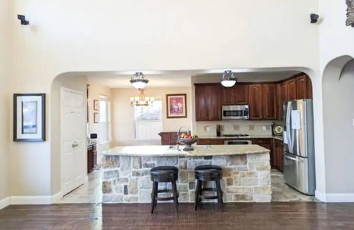 Northwest Carrollton House | Scenic Spacious Patio Pond View, Pool Table, Gym, Spa Whirlpool Tub 5 Bed Room