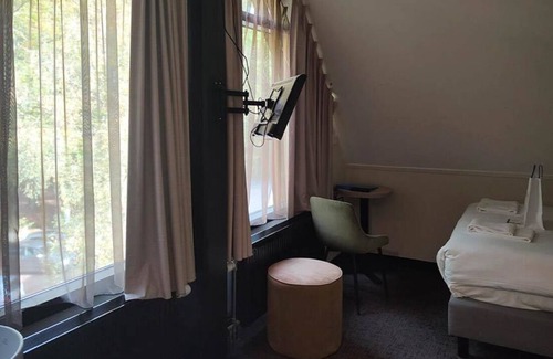 Eerbeek Hotel | Scenic Stay Surrounded by Forest Trails and Historic Grounds