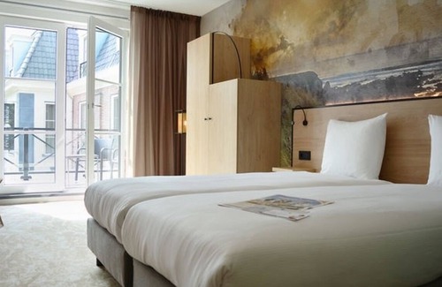 Nieuw-Haamstede Hotel | Scenic Unit Near Dunes and Forest with Breakfast Included in Your Daily Stay