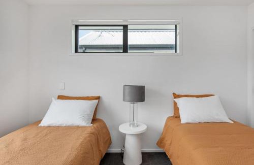 Trentham House | Scenic Views from our 2-BR Trentham Hideaway