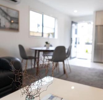 Trentham House | Scenic Views from our 2-BR Trentham Hideaway