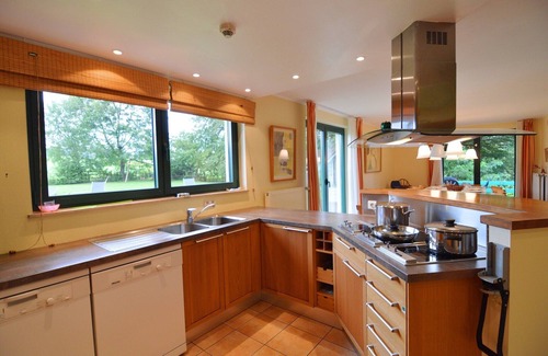Walk Villa | Scenic Villa near Lake View