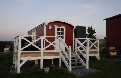 Niederfrohna House | Schäferwagen "rote Lotte" in Alleinlage am Teich