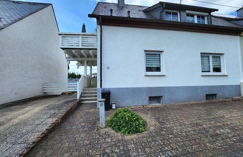 Idar-Oberstein Apartment | Schöne Ferienwohnung in Idar-oberstein mit Parkplatz - Wlan - Netflix