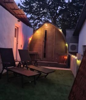 Seinsheim Other | Schlaffass mit Wellness in alter Scheune