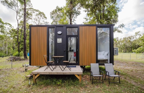 Ashby Heights House | Schlaraffenland 2 by Tiny Away