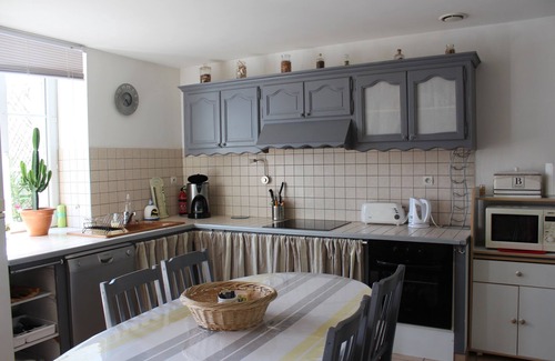 Saint-Broladre Cottage | Schoolboy Bay, 3 *, 6 people, old school in Mont St Michel