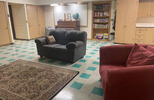 Marshall County Bed & Breakfast | Schoolhouse B&B Guest Room #2 (family room)