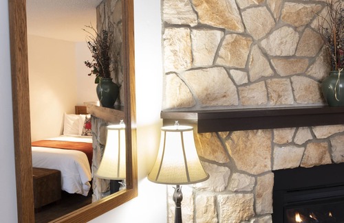 Sundre Hotel | Schott’s Lake Conference & Resort
