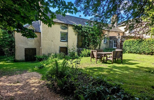 Tillicoultry Cottage | Scottish Estate dating back to 1746, charming 6 person cottage with hot tub