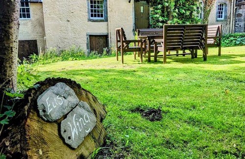 Tillicoultry Cottage | Scottish Estate dating back to 1746, charming 6 person cottage with hot tub