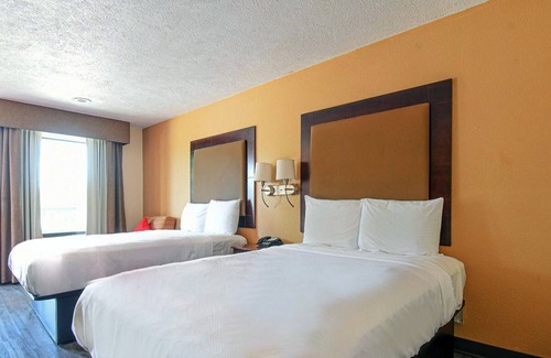 Conroe Hotel | Scottish Inns & Suites Shenandoah Woodlands Mall, Two Queen Room, Free Parking