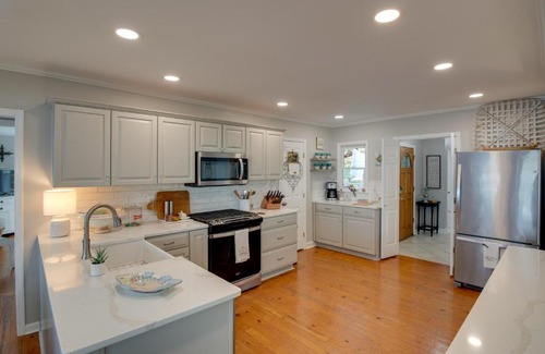 Groveoak House | Scottsboro Vacation Rental on Guntersville Lake!