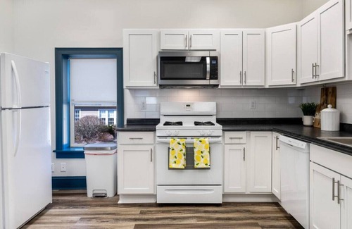 Scottsville Apartment | Scottsville 4-Bdrm Loft/Sleeps 6/Onsite Parking