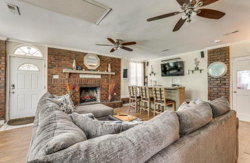 Charleston House | Screened Porch and Grill Spacious Charleston Home!