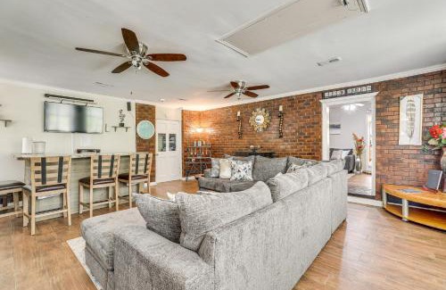 Charleston House | Screened Porch and Grill Spacious Charleston Home!
