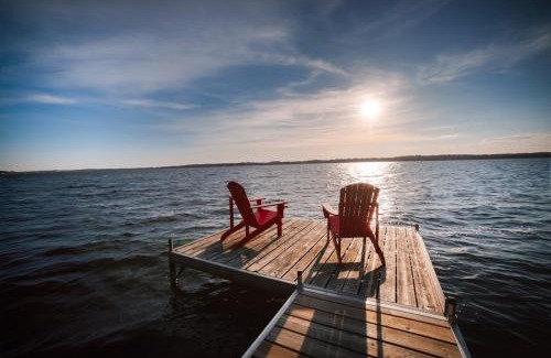 Scugog House | Scugog Lakeside Retreat w Outdoor Dome & Hot Tub
