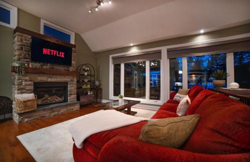 Scugog House | Scugog Lakeside Retreat w Outdoor Dome & Hot Tub