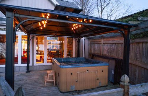 Scugog House | Scugog Lakeside Retreat w Outdoor Dome & Hot Tub