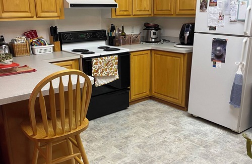 Morningside House | SE Salem Oregon, Summer St Home 9 miles from downtown Salem 2 bedroom 2 bathroom