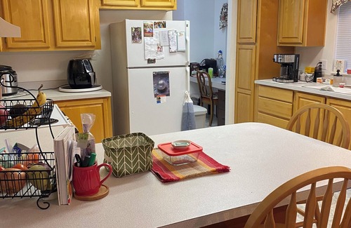 Morningside House | SE Salem Oregon, Summer St Home 9 miles from downtown Salem 2 bedroom 2 bathroom