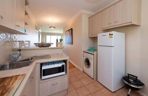 Glenelg North Cottage | Sea At Your Doorstep - Perfect Beach Holiday