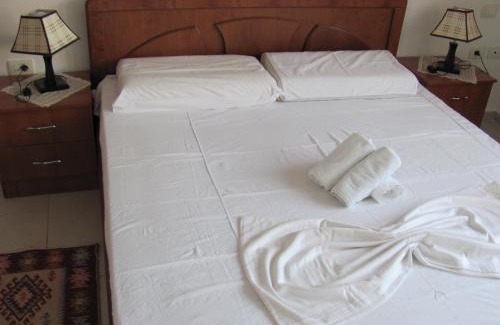 Sarande Apartment | Sea Breeze Apartment Bougainville Bay
