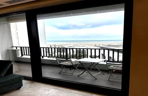 Nardaran Apartment | Sea Breeze Resort, Beachfront apartment with balcony and sea view