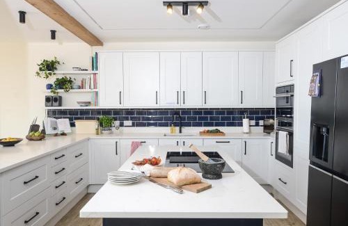 St. Levan House | SEA BREEZE - Stunning 6 Bedroom Eco Home with Sea Views