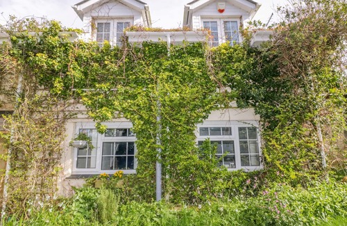 Crantock House | Sea Breezes