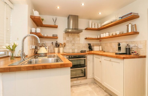 Pentewan Cottage | SEA CLIFF COTTAGE, pet friendly, luxury holiday cottage in Pentewan