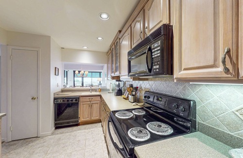 Bethany Beach Condo | Sea Colony lanai condo with pools, tennis/pickle ball courts, fitness center