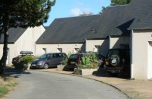 Omonville-la-Rogue Cottage | Sea Cottage with Terrace, Garden, and Beach Nearby - Pet Friendly & Family Fun!