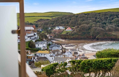 Hope-Cove House | Sea Cove