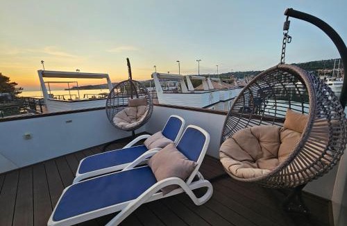 Seca House | Sea Diva - luxury boathouse