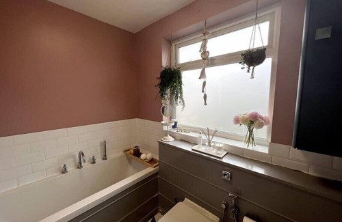 Peacehaven House | Sea Facing 2BD Terraced Home - Peacehaven