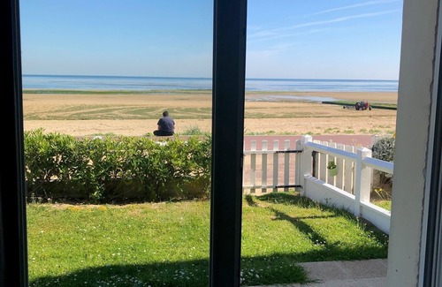 Bernieres-sur-Mer Apartment | Sea front apartment on the ground floor, direct access to the beach
